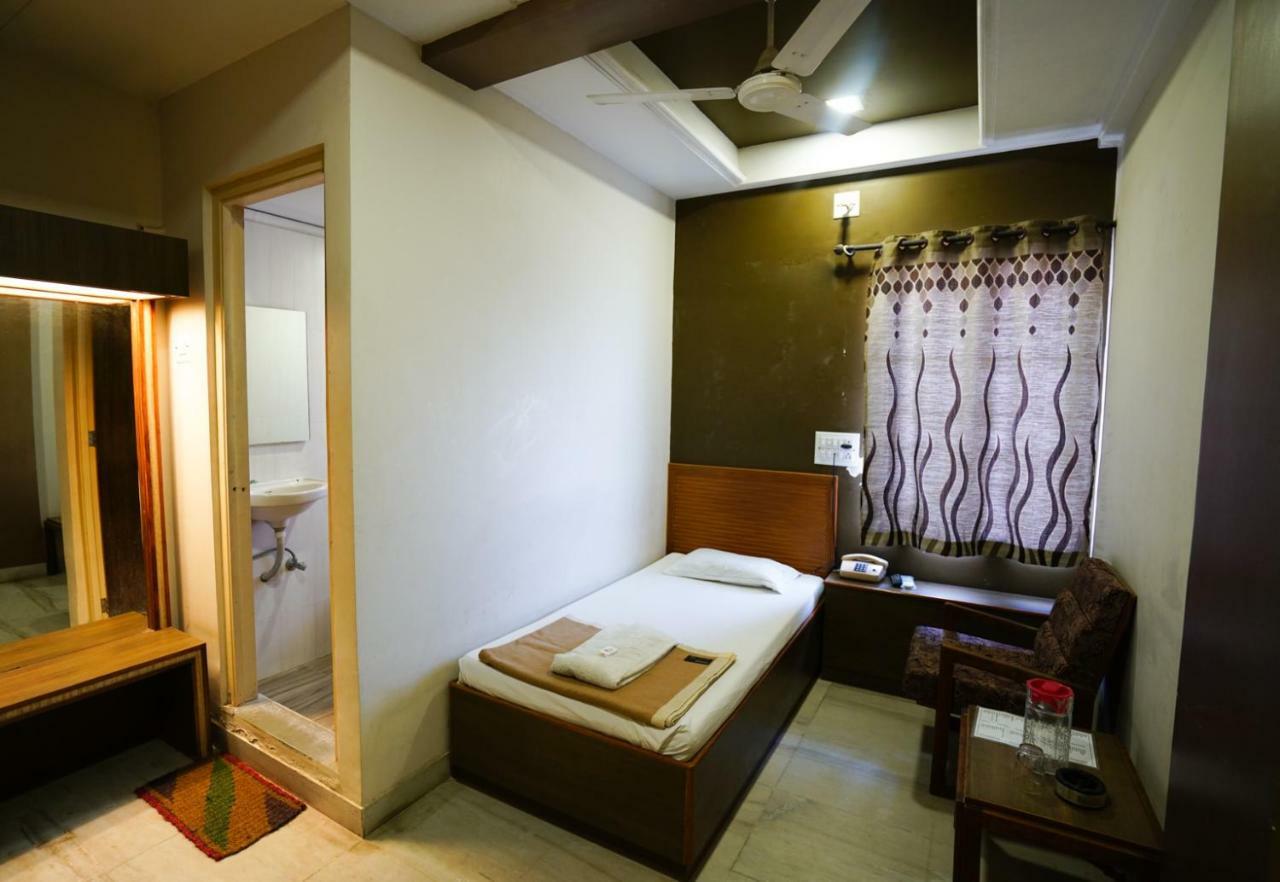 Hotel Ashiana Jamnagar Exterior photo